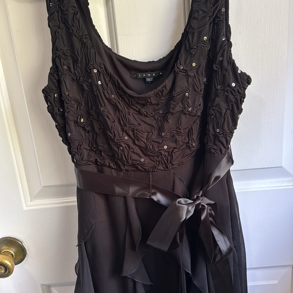 Ladies little black dress - Picture 3 of 5